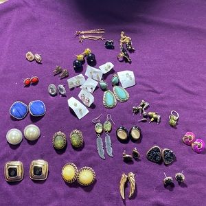 20+ pairs of earrings